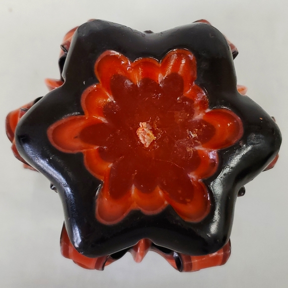 Handcrafted candle with hand carved twisted ripple design - Picture 3 of 7